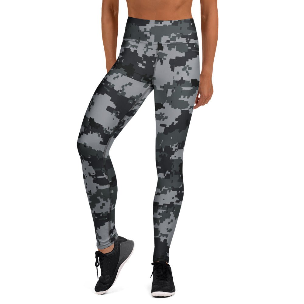 Digital camo yoga leggings in dark gray and black, full-length with high waist